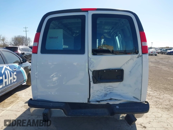 2022 GMC Savana Cargo Van with VIN 1GTW7AFP8N1172293, listed as a IAAI auction lot 41735294 with 33,213 mi miles. Bid and sale history available at carsss.com. Image 16.