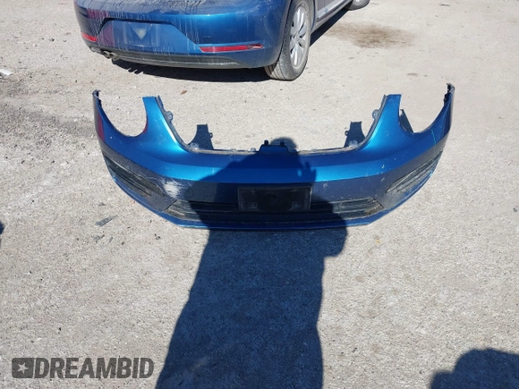 2019 Volkswagen Beetle S с VIN 3VWFD7AT7KM719095, выставлен на аукционе IAAI как лот 40919031 с пробегом 86 516 миль миль и . История ставок и продаж доступна на DreamBid. Изображение 12.