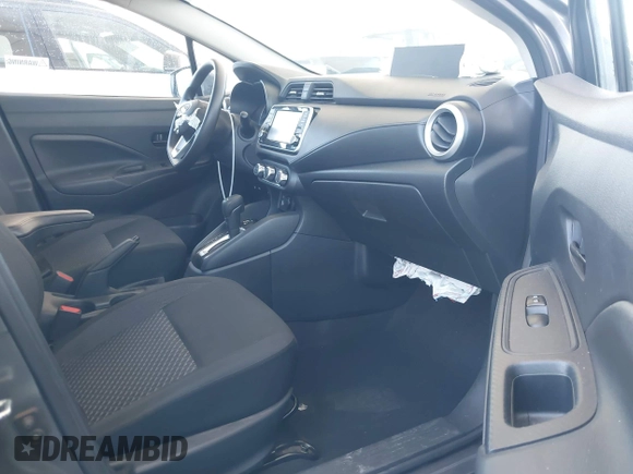 2020 Nissan Versa S z VIN 3N1CN8DV2LL916868, wystawiony jako IAAI lot #41960179 z przebiegiem 22 034 mil mil oraz . Historia ofert i sprzedaży dostępna na DreamBid. Obrazek 5.