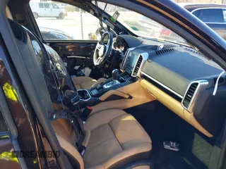 2018 Porsche Cayenne z VIN WP1AA2A2XJKA07829, wystawiony jako IAAI lot #41681207 z przebiegiem Nie podano mil oraz . Historia ofert i sprzedaży dostępna na DreamBid. Obrazek 5.