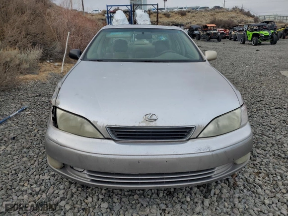 1998 Lexus ES 300 Luxury Sport Sdn with VIN JT8BF28G9W5042763, listed as a Copart auction lot 43462835 with 277,945 mi miles and Salvage Title. Bid and sale history available at carsss.com. Image 5.