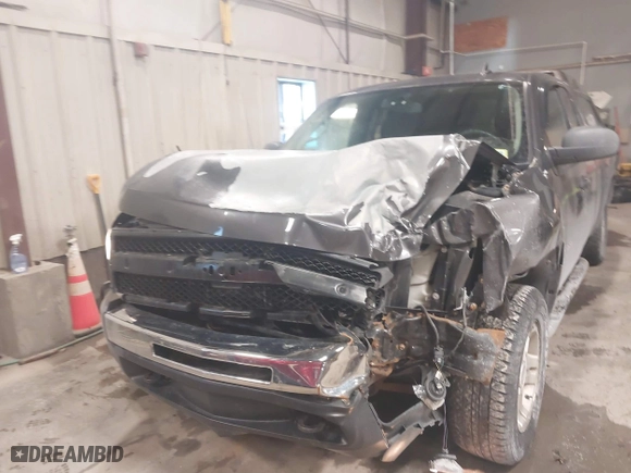 2010 Chevrolet Silverado 1500 LT with VIN 1GCSKSE34AZ261209, listed as a IAAI auction lot 41618235 with 188,408 mi miles. Bid and sale history available at carsss.com. Image 6.