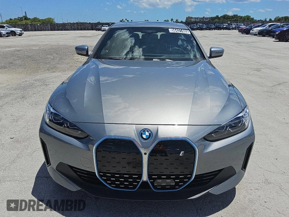 2024 BMW i4 eDrive40 z VIN WBY73AW02RFS99292, wystawiony jako Copart lot #56431405 z przebiegiem 17 030 mil mil oraz Tytuł czysty. Historia ofert i sprzedaży dostępna na DreamBid. Obrazek 5.