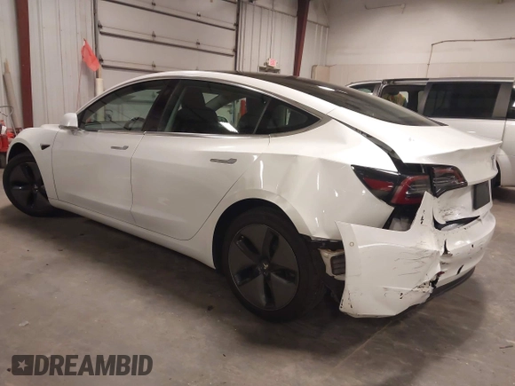 2019 Tesla Model 3 Mid Range z VIN 5YJ3E1EA5KF317542, wystawiony jako IAAI lot #42050461 z przebiegiem 55 054 mil mil oraz . Historia ofert i sprzedaży dostępna na DreamBid. Obrazek 3.