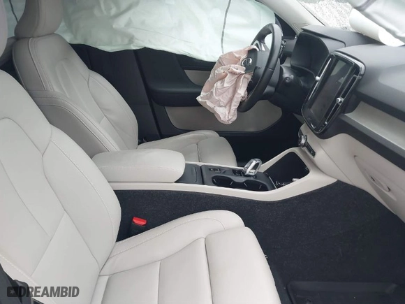 2020 Volvo XC40 Inscription with VIN YV4162UL9L2264634, listed as a IAAI auction lot 41717331 with 36,243 mi miles. Bid and sale history available at carsss.com. Image 5.
