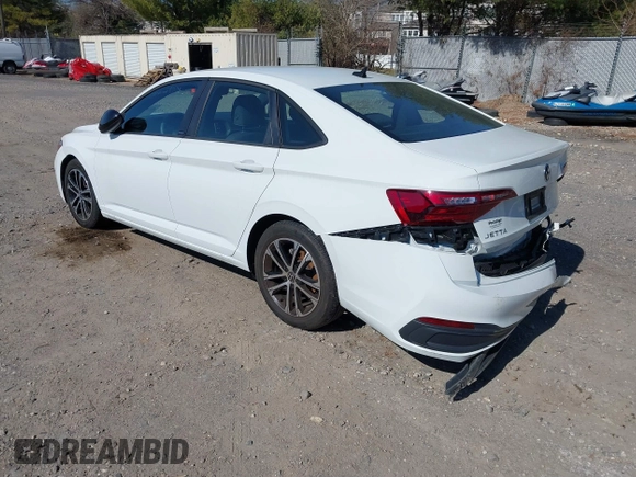 2023 Volkswagen Jetta Sport z VIN 3VWBM7BU2PM034287, wystawiony jako IAAI lot #41742935 z przebiegiem 32 818 mil mil oraz . Historia ofert i sprzedaży dostępna na DreamBid. Obrazek 3.