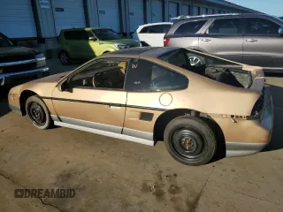 1987 Pontiac Fiero GT z VIN 1G2PG119XHP200243, wystawiony jako Copart lot #74389864 z przebiegiem 109 478 mil mil oraz Tytuł czysty. Historia ofert i sprzedaży dostępna na DreamBid. Obrazek 2.