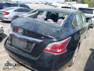 2015 Nissan Altima S with VIN 1N4AL3AP2FN316557, listed as a IAAI auction lot 41930639 with 174,482 mi miles and . Bid and sale history available at carsss.com. Image 4.