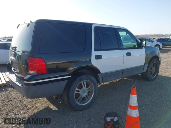 2005 Ford Expedition Special Service with VIN 1FMPU16515LB06521, listed as a IAAI auction lot 41976624 with 115,100 mi miles. Bid and sale history available at carsss.com. Image 4.