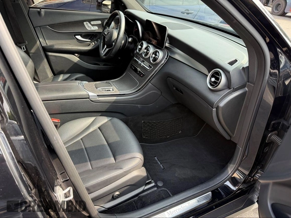 2020 Mercedes-Benz GLC 300 with VIN W1N0G8EB8LF763463, listed as a IAAI auction lot 42889449 with 44,937 mi miles and . Bid and sale history available at DreamBid. Image 5.