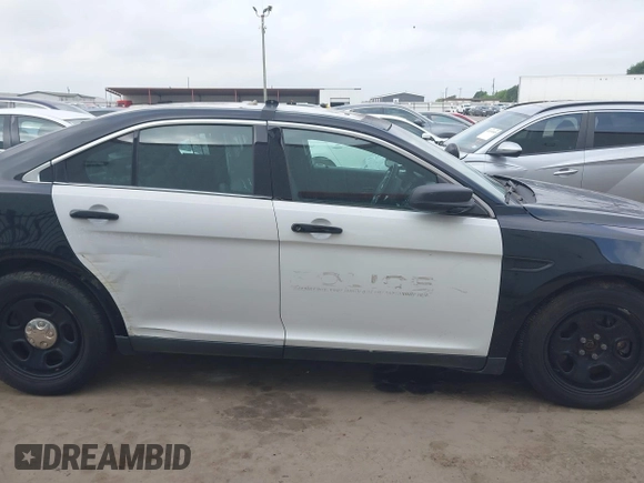 2018 Ford Police Interceptor z VIN 1FAHP2MK0JG106131, wystawiony jako IAAI lot #42128631 z przebiegiem 68 924 mil mil oraz . Historia ofert i sprzedaży dostępna na DreamBid. Obrazek 14.