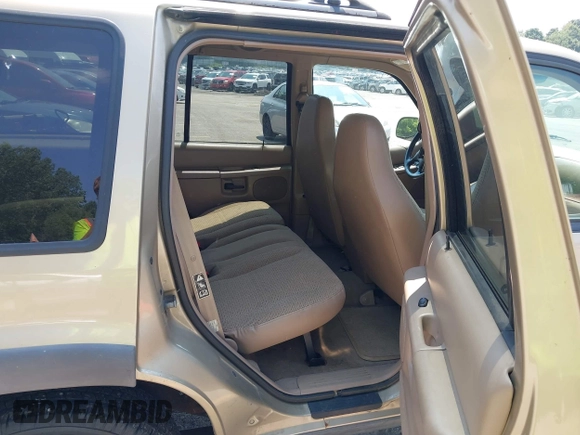 2000 Ford Explorer XLS с VIN 1FMZU72XXYZB77561, выставлен на аукционе IAAI как лот 42745623 с пробегом 193 118 миль миль и . История ставок и продаж доступна на DreamBid. Изображение 8.