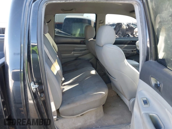 2006 Toyota Tacoma with VIN 3TMMU52N26M002740, listed as a IAAI auction lot 41684550 with 250,012 mi miles and . Bid and sale history available at DreamBid. Image 8.