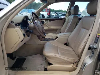 2001 Mercedes-Benz E 320 z VIN WDBJF65J71B372141, wystawiony jako Copart lot #61810695 z przebiegiem 211 131 mil mil oraz Czysty tytuł • Clean title. Historia ofert i sprzedaży dostępna na DreamBid. Obrazek 7.