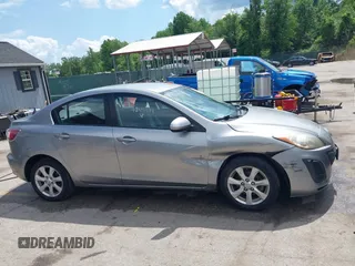 2011 Mazda 3 i Touring z VIN JM1BL1VG2B1442643, wystawiony jako IAAI lot #42145394 z przebiegiem 145 550 mil mil oraz . Historia ofert i sprzedaży dostępna na DreamBid. Obrazek 13.