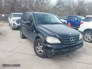 2001 Mercedes-Benz M-Class with VIN 4JGAB54E01A286893, listed as a IAAI auction lot 41799772 with 124,911 mi miles. Bid and sale history available at carsss.com. Image 1.