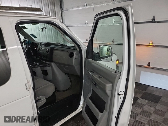2012 Ford Econoline Wagon XL with VIN 1FMNE1BL6CDB24948, listed as a IAAI auction lot 42120630 with 30,536 mi miles. Bid and sale history available at carsss.com. Image 1.