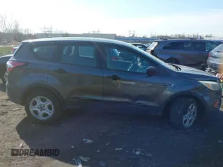 2017 Ford Escape S z VIN 1FMCU0F75HUD15558, wystawiony jako IAAI lot #41890712 z przebiegiem 158 441 mil mil oraz . Historia ofert i sprzedaży dostępna na DreamBid. Obrazek 13.