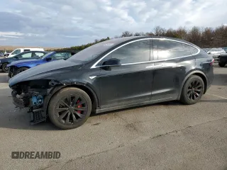 2016 Tesla Model X 70D z VIN 5YJXCBE28GF003459, wystawiony jako Copart lot #42929044 z przebiegiem 219 227 mil mil oraz Szkoda całkowita • Salvage title. Historia ofert i sprzedaży dostępna na DreamBid. Obrazek 1.