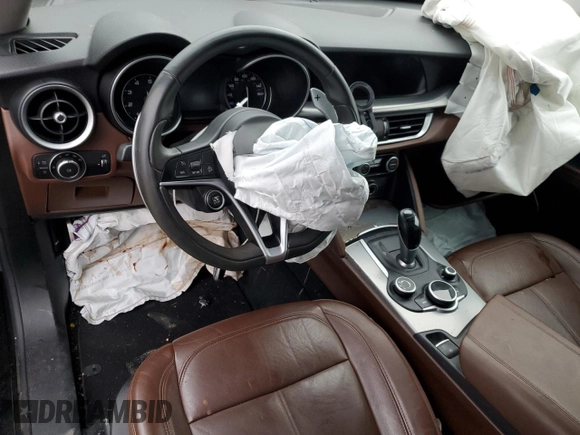 2018 Alfa Romeo Stelvio Sport z VIN ZASFAKPNXJ7B90958, wystawiony jako Copart lot #46043215 z przebiegiem Nie podano mil oraz Szkody całkowita. Historia ofert i sprzedaży dostępna na DreamBid. Obrazek 8.