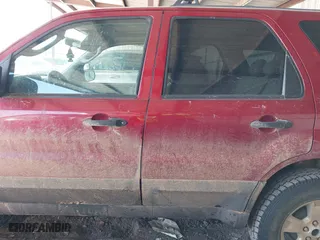 2005 Ford Escape XLT with VIN 1FMCU03155KC43333, listed as a IAAI auction lot 41391655 with 217,211 mi miles. Bid and sale history available at carsss.com. Image 14.