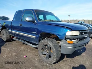 1999 Chevrolet Silverado 1500 LS with VIN 2GCEK19T9X1169077, listed as a IAAI auction lot 41092843 with 303,321 mi miles. Bid and sale history available at carsss.com. Image 1.