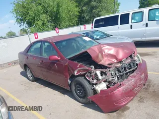 2002 Toyota Camry XLE z VIN 4T1BF30K12U006911, wystawiony jako IAAI lot #42476792 z przebiegiem 212 378 mil mil oraz . Historia ofert i sprzedaży dostępna na DreamBid. Obrazek 1.