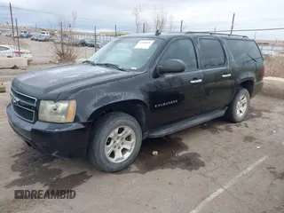 2007 Chevrolet Suburban LTZ with VIN 1GNFC16007J317898, listed as a IAAI auction lot 41560031 with 271,370 mi miles. Bid and sale history available at carsss.com. Image 2.