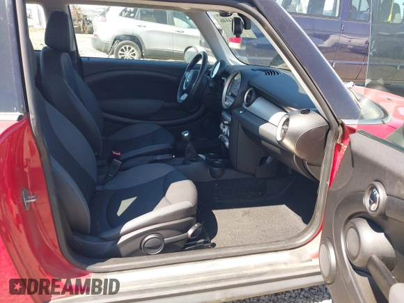 2010 MINI Hardtop with VIN WMWMF3C57ATU78437, listed as a IAAI auction lot 42754446 with 73,907 mi miles and . Bid and sale history available at DreamBid. Image 5.
