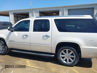2009 GMC Denali z VIN 1GKFC06269R198526, wystawiony jako IAAI lot #41677428 z przebiegiem 244 410 mil mil oraz . Historia ofert i sprzedaży dostępna na DreamBid. Obrazek 14.