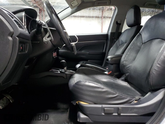 2016 Mitsubishi Outlander SEL z VIN JA4AR4AW5GZ038621, wystawiony jako Copart lot #82545934 z przebiegiem 56 503 mil mil oraz Szkoda całkowita • Salvage title. Historia ofert i sprzedaży dostępna na DreamBid. Obrazek 7.