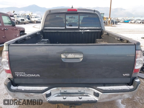 2015 Toyota Tacoma z VIN 3TMLU4EN8FM177785, wystawiony jako IAAI lot #41082160 z przebiegiem 156 761 mil mil oraz . Historia ofert i sprzedaży dostępna na DreamBid. Obrazek 17.