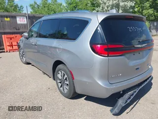 2021 Chrysler Pacifica Hybrid Touring L with VIN 2C4RC1L76MR594571, listed as a IAAI auction lot 40255745 with 58,163 mi miles and . Bid and sale history available at DreamBid. Image 3.