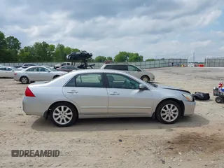 2006 Honda Accord EX-L z VIN 1HGCM66536A063170, wystawiony jako IAAI lot #42289365 z przebiegiem 110 317 mil mil oraz . Historia ofert i sprzedaży dostępna na DreamBid. Obrazek 13.