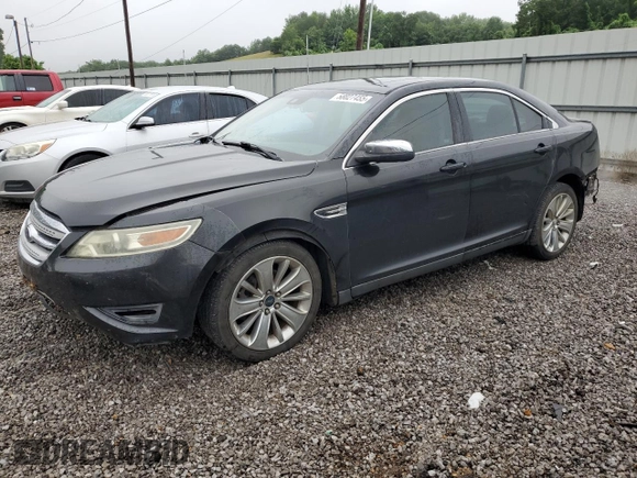 2010 Ford Taurus Limited z VIN 1FAHP2FW6AG108014, wystawiony jako Copart lot #58027455 z przebiegiem 229 871 mil mil oraz Szkoda całkowita • Salvage title. Historia ofert i sprzedaży dostępna na DreamBid. Obrazek 1.