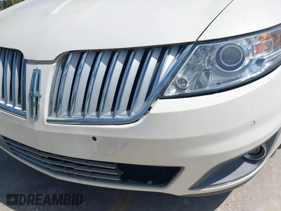2009 Lincoln MKS z VIN 1LNHM93R39G635008, wystawiony jako IAAI lot #39108905 z przebiegiem 138 132 mil mil oraz . Historia ofert i sprzedaży dostępna na DreamBid. Obrazek 12.