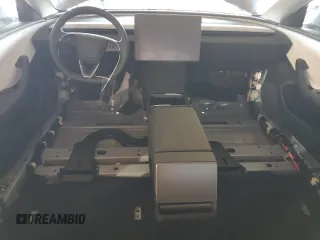 2025 Tesla Model 3 Long Range z VIN 5YJ3E1EB6SF935588, wystawiony jako Copart lot #54360605 z przebiegiem Nie podano mil oraz Szkoda całkowita • Salvage title. Historia ofert i sprzedaży dostępna na DreamBid. Obrazek 8.