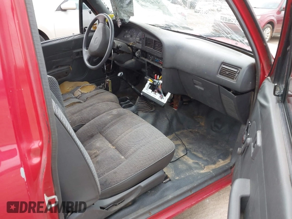 1993 Toyota Pickup DLX z VIN JT4RN93P3P5078629, wystawiony jako IAAI lot #41497529 z przebiegiem 303 435 mil mil oraz . Historia ofert i sprzedaży dostępna na DreamBid. Obrazek 5.