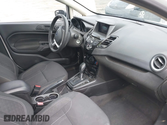 2019 Ford Fiesta SE z VIN 3FADP4BJ2KM143337, wystawiony jako IAAI lot #42179937 z przebiegiem 124 078 mil mil oraz . Historia ofert i sprzedaży dostępna na DreamBid. Obrazek 5.