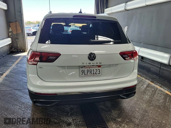 2024 Volkswagen Tiguan SE с VIN 3VV3B7AX4RM085495, выставлен на аукционе IAAI как лот 42796456 с пробегом 34 680 миль миль и . История ставок и продаж доступна на DreamBid. Изображение 10.