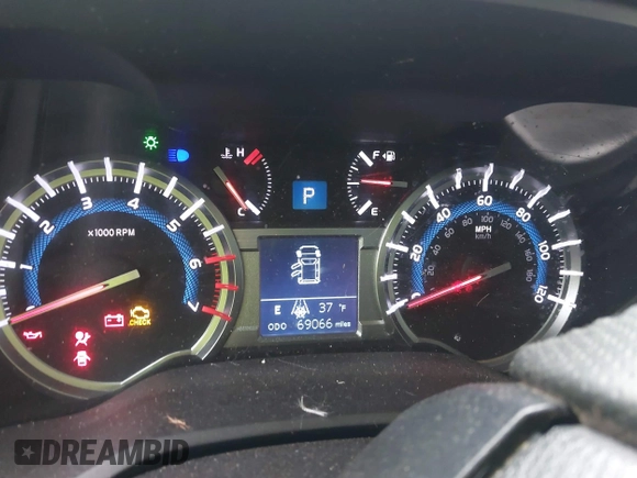 2018 Toyota 4Runner SR5 z VIN JTEBU5JR2J5579001, wystawiony jako IAAI lot #41996934 z przebiegiem 69 066 mil mil oraz . Historia ofert i sprzedaży dostępna na DreamBid. Obrazek 7.