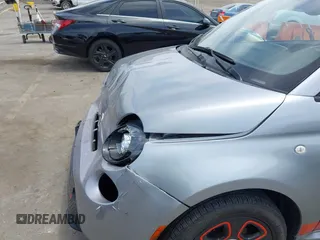 2017 FIAT 500e z VIN 3C3CFFGE3HT565426, wystawiony jako IAAI lot #42249306 z przebiegiem 59 866 mil mil oraz . Historia ofert i sprzedaży dostępna na DreamBid. Obrazek 6.