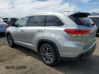 2018 Toyota Highlander SE z VIN 5TDJZRFH7JS866725, wystawiony jako Copart lot #57944005 z przebiegiem 62 177 mil mil oraz Szkoda całkowita • Salvage title. Historia ofert i sprzedaży dostępna na DreamBid. Obrazek 2.