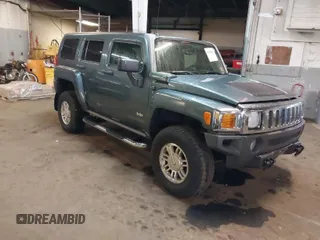 2007 Hummer H3 SUV with VIN 5GTDN13E078114889, listed as a IAAI auction lot 41945047 with 135,013 mi miles. Bid and sale history available at carsss.com. Image 1.