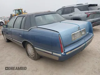 1998 Cadillac DeVille z VIN 1G6KD54Y9WU742735, wystawiony jako IAAI lot #41966100 z przebiegiem 182 803 mil mil oraz . Historia ofert i sprzedaży dostępna na DreamBid. Obrazek 3.