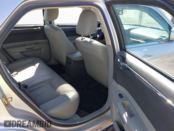 2006 Chrysler 300 Touring with VIN 2C3KA53G86H111027, listed as a IAAI auction lot 41870312 with 59,870 mi miles. Bid and sale history available at carsss.com. Image 8.