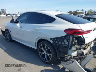 2022 BMW X6 M50i z VIN 5UXCY8C01N9J14882, wystawiony jako IAAI lot #41856966 z przebiegiem 22 893 mil mil oraz . Historia ofert i sprzedaży dostępna na DreamBid. Obrazek 15.