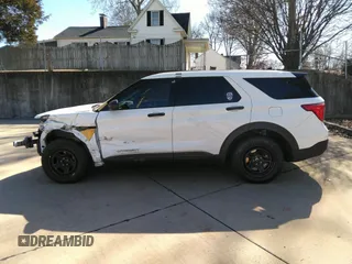 2020 Ford Police Interceptor Utility z VIN 1FM5K8AB0LGD09716, wystawiony jako IAAI lot #41772403 z przebiegiem 106 253 mil mil oraz . Historia ofert i sprzedaży dostępna na DreamBid. Obrazek 15.