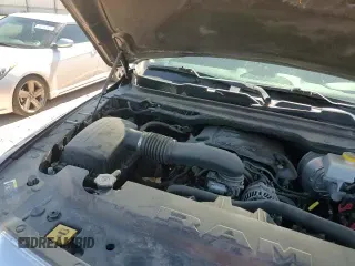 2020 Ram 1500 Laramie z VIN 1C6RREJT8LN306526, wystawiony jako Copart lot #60701565 z przebiegiem 74 502 mil mil oraz Szkoda całkowita • Salvage title. Historia ofert i sprzedaży dostępna na DreamBid. Obrazek 13.