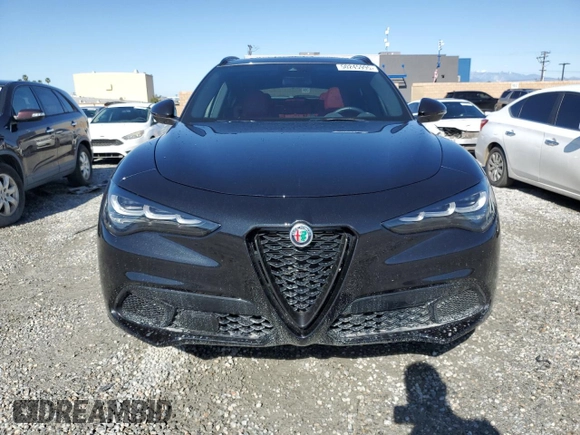 2024 Alfa Romeo Stelvio Ti z VIN ZASPAKBN3R7D79474, wystawiony jako Copart lot #50245995 z przebiegiem 14 558 mil mil oraz Szkoda całkowita • Salvage title. Historia ofert i sprzedaży dostępna na DreamBid. Obrazek 5.